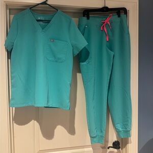 Figs Aqua Scrub Set Size Medium Catarina Scrub Top and Zamora Joggers